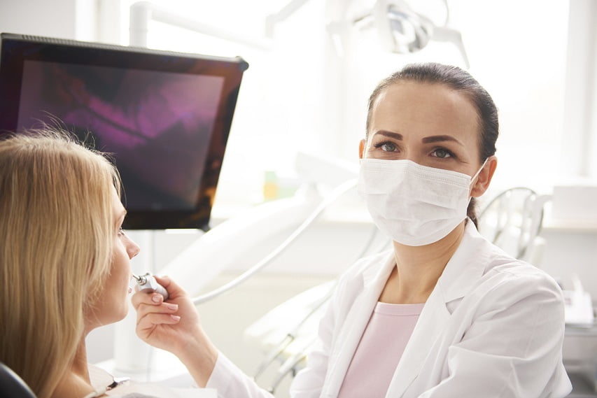 dentysta i pacjent